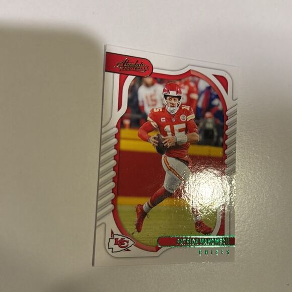 2022 Panini Absolute Green Patrick Mahomes II 38 mint condition - Picture 2 of 3
